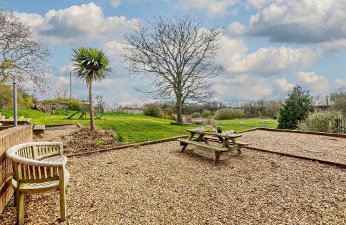 Woodhorn House | 6 Bed in Ellington 91805