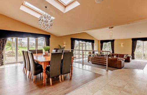 Woodhorn House | 6 Bed in Ellington 91805