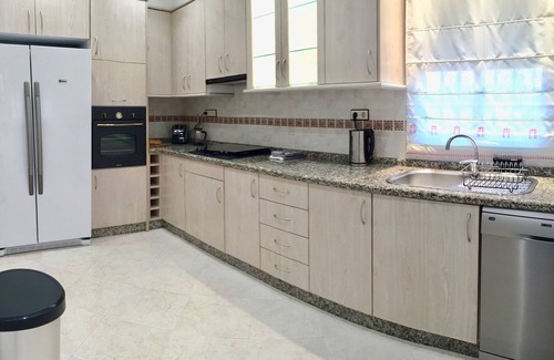 San Miguel de Salinas Villa | 6 BED SLEEPS 12/14 WIFI -AIR CON- POOL TABLE- SKY TV