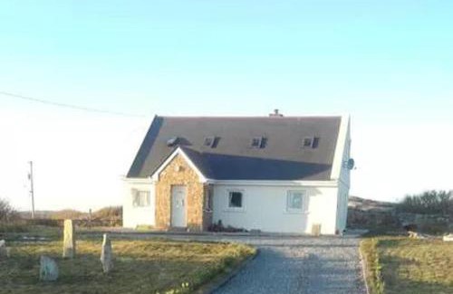 Leagun Villa | 6 Bed Villa - Sleeps 12 - Pets - Garden - Parking