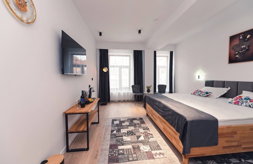 Brasov City Centre Bed & Breakfast | 6-bedroom bed & breakfast in charming Brașov with WiFi