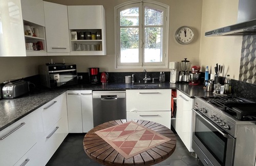 Le Vieux Saint-Maur House | 6 bedroom detached family home with large garden 10 minutes from Paris