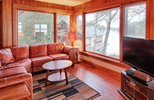 Gravenhurst Cottage | 6 beds, 6 baths on a Point on Lake Muskoka! Hot tub, 2-slip boathouse!