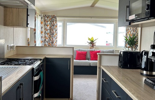 Clacton-on-Sea House | 6 Berth Caravan Holiday St Osyth Clacton-on-sea by Verb Holidays