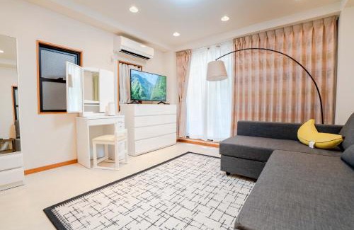 Sendagaya Apartment | 6 minutes walk from Yoyogi Station Close to Shinjuku 4-story detached house 110 square meters 3 bedrooms can accommodate up to 8 people Close to Shinjuku Takashimaya and Isetan