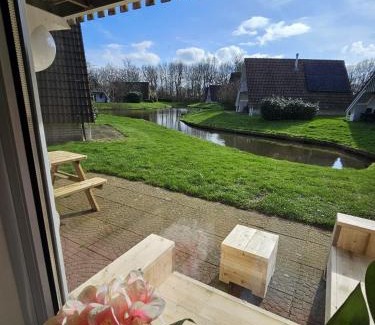 Gramsbergen House | 6 pers. vakantiehuis aan visvijver op vakantiepark, Time4vacay