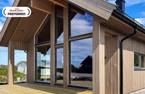 Averoy Municipality House | 6 person holiday home in Averøya