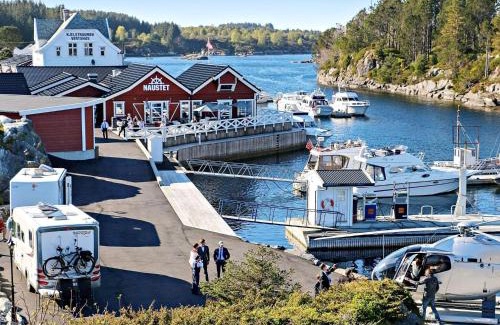 Austrheim House | 6 person holiday home in Austrheim