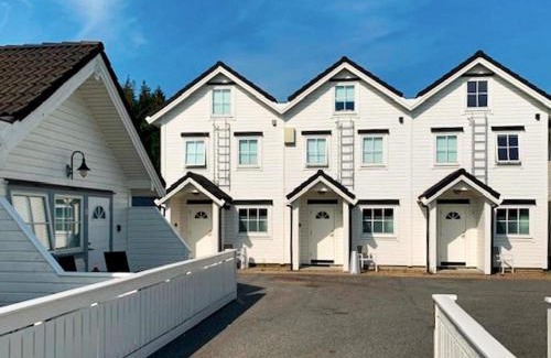 Austrheim House | 6 person holiday home in Austrheim