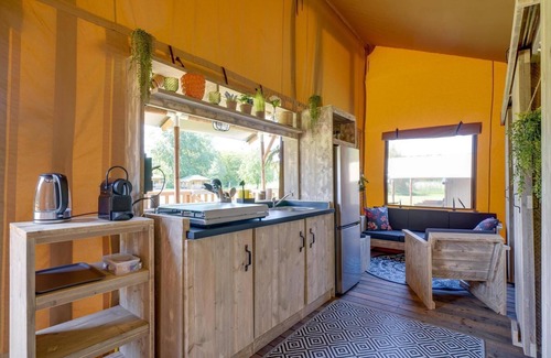 Zeewolde House | 6-person safari tent with private bathroom, kitchen and hotel-quality beds