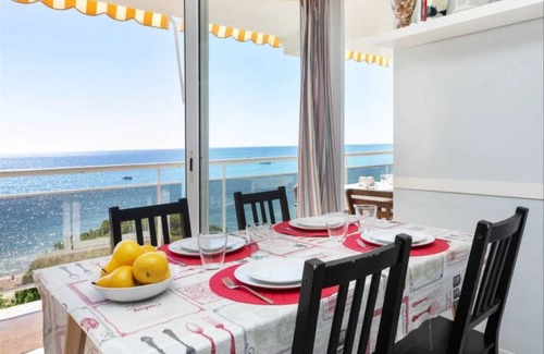 Sant Vicenc de Montalt Apartment | 60 m² Apartment ∙ 3 bedrooms ∙ 5 guests