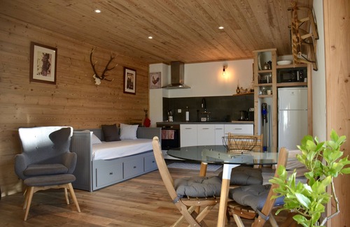 La Roche-sur-Foron Ski Chalet | 60m2 apartment on the first floor of a chalet