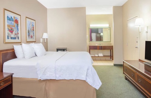 Statesboro Hotel | 616 Fair Rd