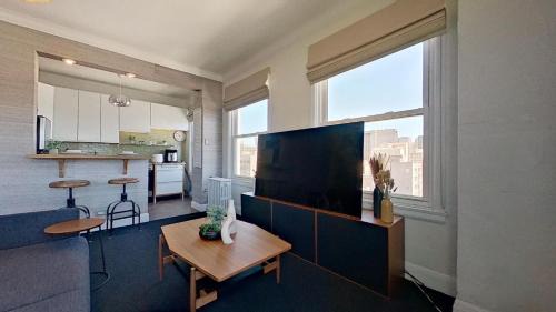 Tenderloin House | 631 O'farrell Steet #1516