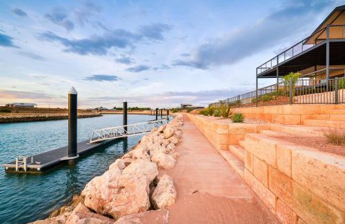Exmouth House | 64 Madaffari Drive