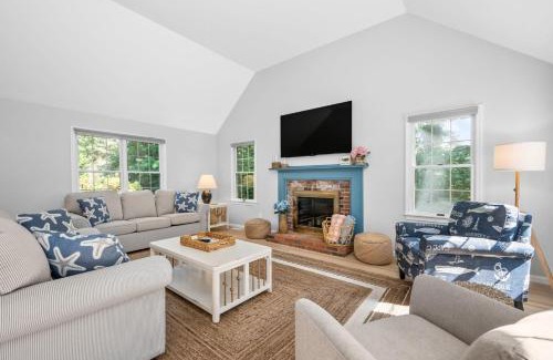 Hopewell Junction House | 65 Wianno Circle Osterville - On Cape Time