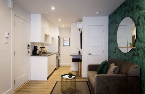 Little Italy Apartment | 6768 - 303 · Studio Palms Steps from Jean Talon Market Full Bath by Den Stays