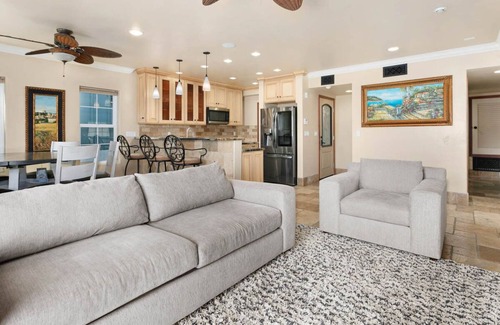 South Mission Beach House | 6BR. 4 HOUSES TO BEACH. ALL YOURS S. MISSION Beach
