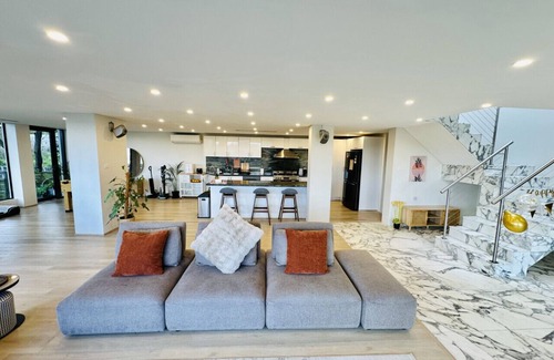 Mosman House | 6BR Stunning Waterview with Private Pool in Mosman