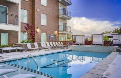 Downtown Salt Lake City Apartment | 6th floor Luxury Apt - King Bed Pool Prkng Gym NEW