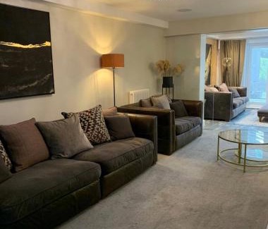 Grays House | 7 bed 3 bath M25 Long term Parking