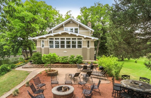 Powers Lake House | 7 BR Retreat Lake Estate - 3 Huge Family Rooms *Sleeps 22 in Beds*