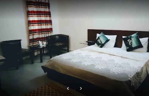 PECHS Hotel | 7 S even Guest House