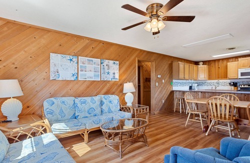 South Nags Head House | 7141 Geri's Place #9 * 100ft to Beach * Dogs OK