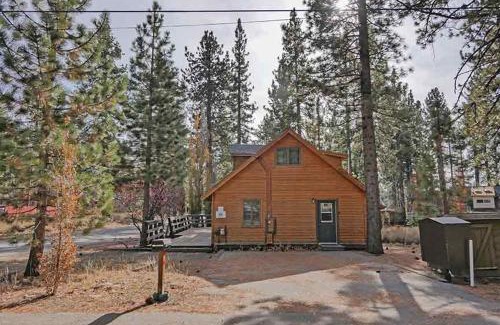 Al Tahoe House | 750 Stanford Avenue cabin