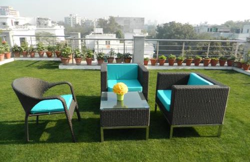 New Friends Colony Bed & Breakfast | 76 Friends Colony