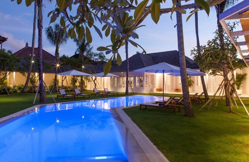 Petitenget Villa | 8 bedroom Carribean style villa on massive land