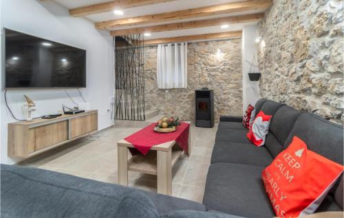 Tribalj House | 8 Bedroom Cozy Home In Tribalj