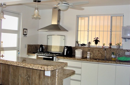 Guaratuba House | 8 BEDROOM HOUSE WITH CENTRAL SWIMMING POOL 400M FROM THE BEACH