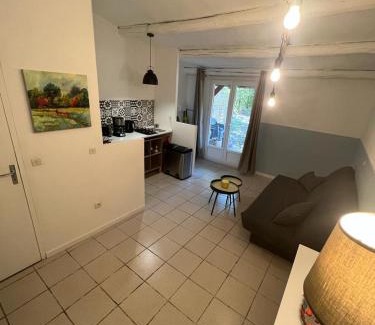 Saint-Aubin-de-Nabirat House | 8-Gîte 5 personnes avec piscine