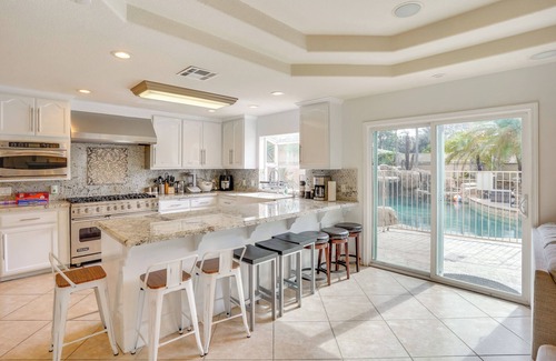 Henninger Park House | 8 Mi to Disney: Santa Ana Home w/Bar & Patio!
