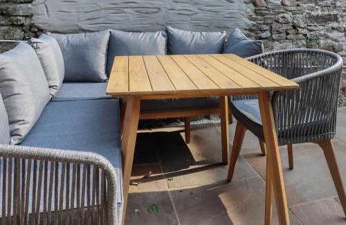 Llansteffan House | 8 Stratford Villas