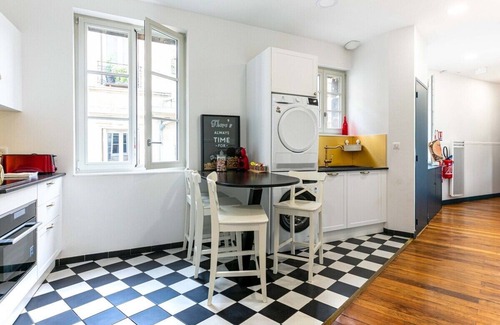 Capucins - Victoire Apartment | 8 Traveller Family Apartment Bordeaux City Centre