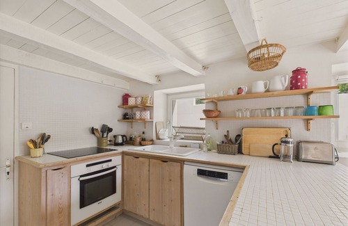 Les Portes-en-Re Ski Chalet | 800 m from the beach, house for 4 with terrace