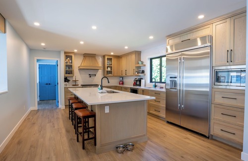 Okanagan-Similkameen House | 80ft of private beach, lakefront with mountain views right on Skaha Lake!