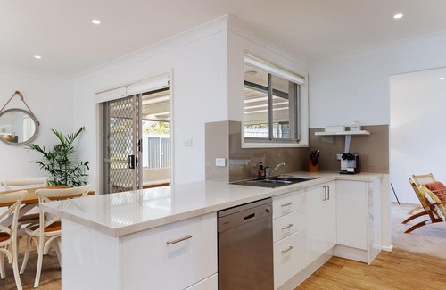 Shoal Bay House | 81 Horace St - Wifi, Pool and air conditioning