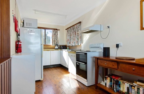 Mossy Point House | 82 Annetts Parade, Mossy Point