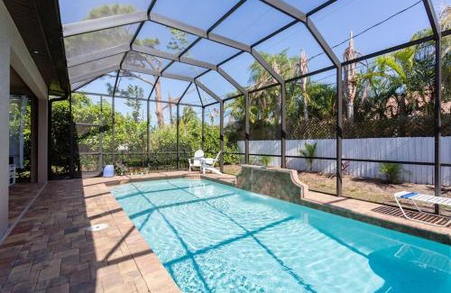 Naples Park House | 833 Perfect Naples - Pool - 3BR Near the Beach