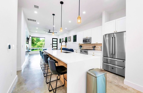 East MLK House | 888 Home - 8 Mins to Downtown, Franklin's BBQ, and Airport