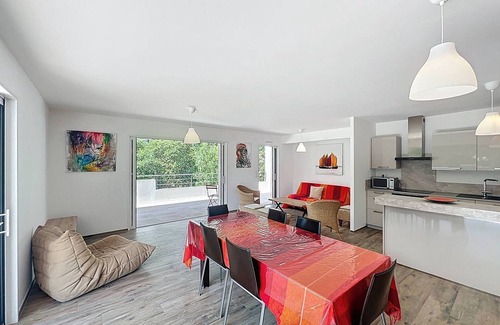 Les Lecques Apartment | 88m2 Apartment with Terrace and AC, Shared Pool in Saint-Cyr-sur-Mer