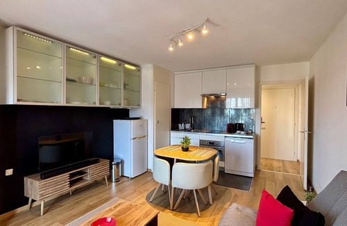 Esplanade Apartment | 8th floor apartment with 2 balconies