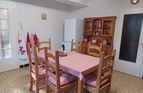 Clussais-la-Pommeraie House | 9 Guests - Pet Friendly in rural West France