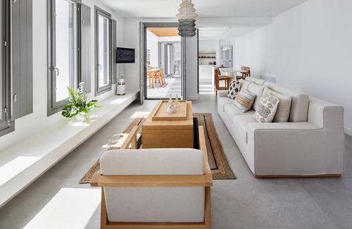 Santorini Villa | 90 m² Villa ∙ 1 bedroom ∙ 4 guests