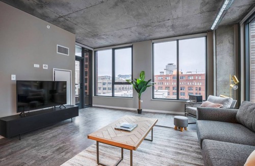 West Loop Apartment | 92 m² Apartment ∙ 2 bedrooms ∙ 4 guests