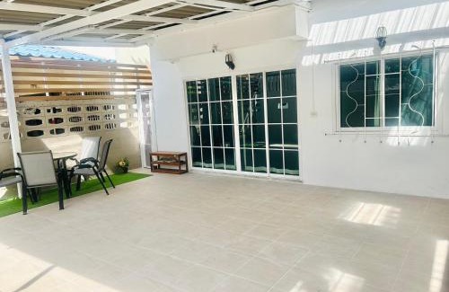 Khlong Chaokhunsing Villa | 93 House