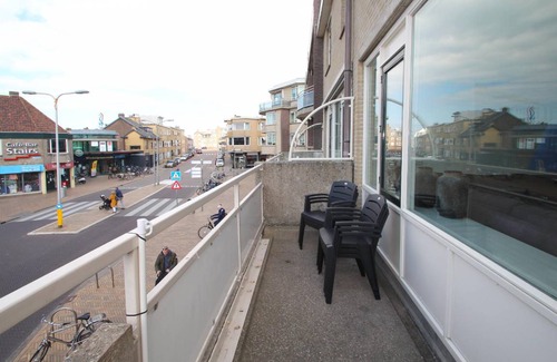 Municipality of Katwijk Apartment | 98 m² Apartment ∙ 3 bedrooms ∙ 6 guests